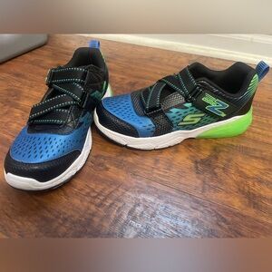 Skechers super Z boys shoes, size 4